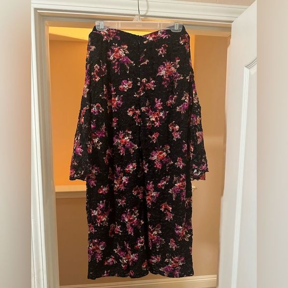 New-Plus Size Venus Off-The-Shoulder Lace Dress. Size 24. - Picture 2 of 9